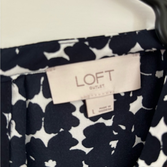 Loft Outlet Women’s Camisole Navy and White Floral Motif Size Large - Picture 5 of 5